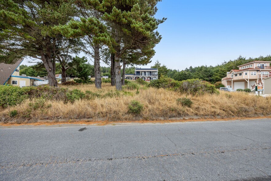 More Photos Of 129 Lower Pacific Dr, Whitethorn General Retail For Sale