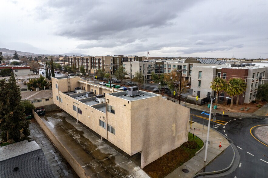 More Photos Of 958 E Avenue Q12, Palmdale Apartments For Sale