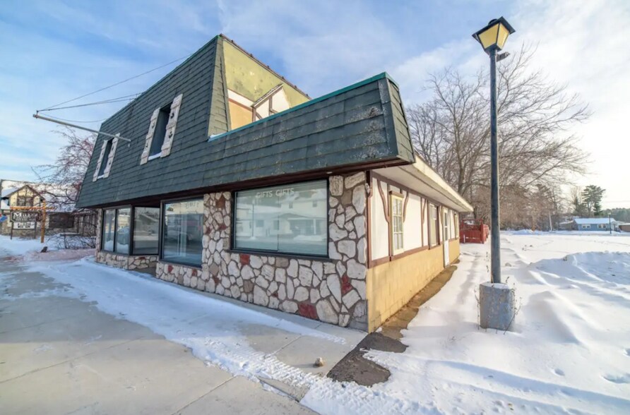 More Photos Of 1773 Superior St, Three Lakes Office For Sale