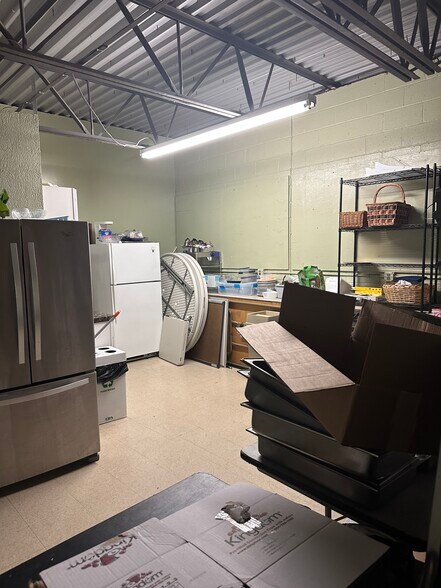 More Photos Of 52 Connecticut Ave, South Windsor Light Manufacturing For Lease