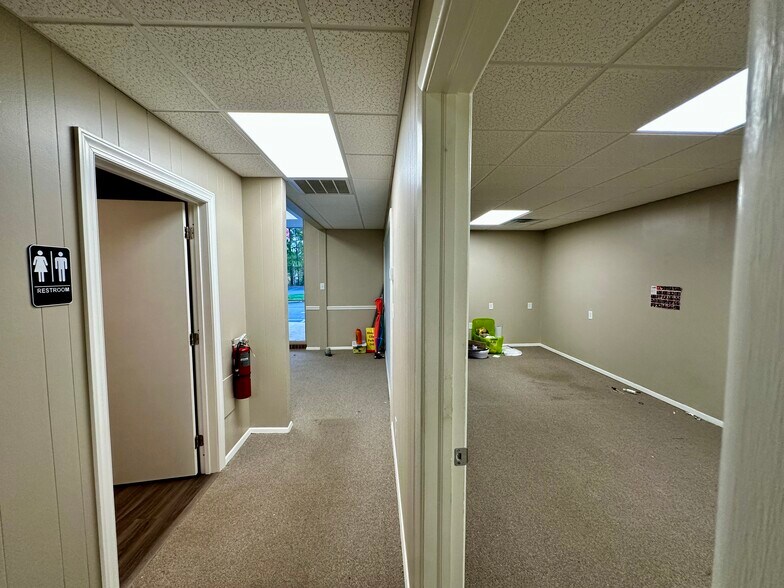 More Photos Of 175 W Illinois Ave, Southern Pines Storefront Retail Office For Lease