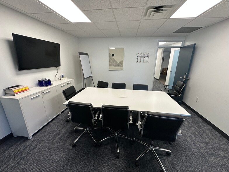 More Photos Of 414 W Parkway St, Denton Loft Creative Space For Lease