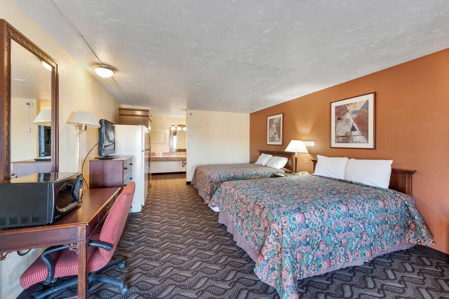 More Photos Of 260 W Main St, Vernal Hotel For Sale