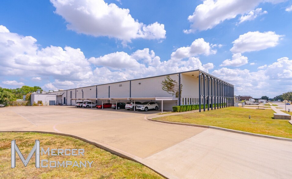 More Photos Of 840 N Great Southwest Pky, Arlington Warehouse For Sale