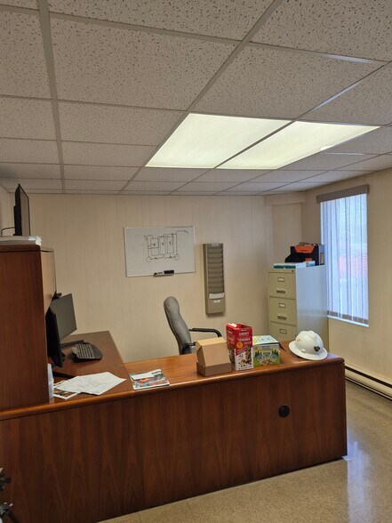 More Photos Of 280 Centre St, Petrolia Manufacturing For Lease
