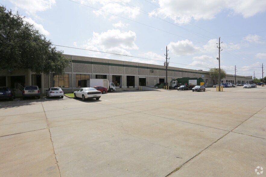 More Photos Of 7240 Brittmoore Rd, Houston Unknown For Lease