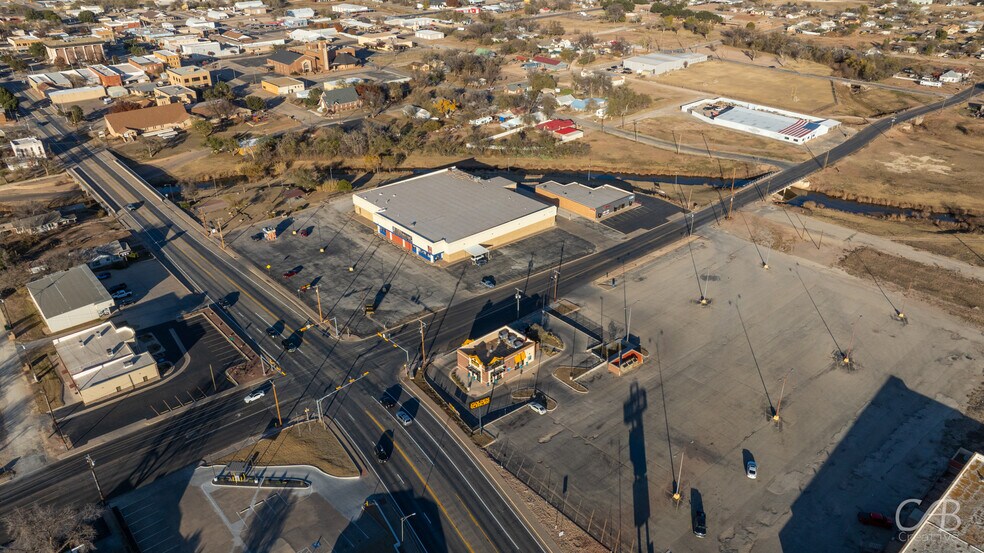 More Photos Of 3000 College Ave, Snyder General Retail For Sale