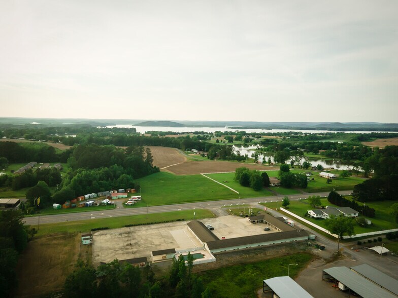 More Photos Of 998 Cedar Bluff Rd, Centre Hotel For Sale