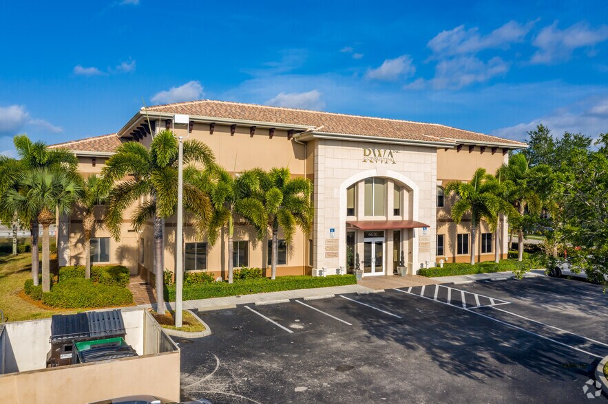 More Photos Of 6610 Willow Park Dr, Naples Medical For Lease
