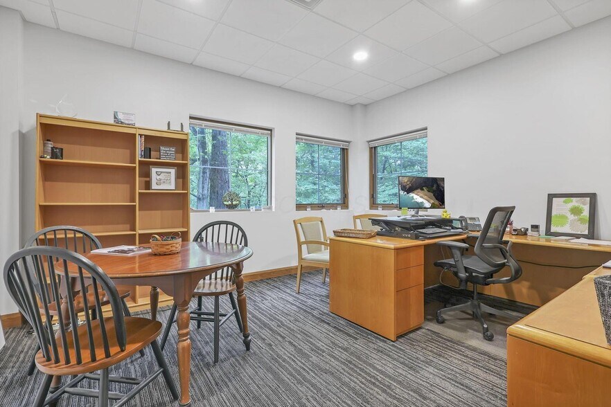 More Photos Of 1480 Manning Pky, Powell Loft Creative Space For Sale