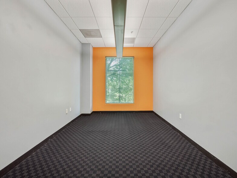 More Photos Of 1500 Park Center Dr, Orlando Office For Lease