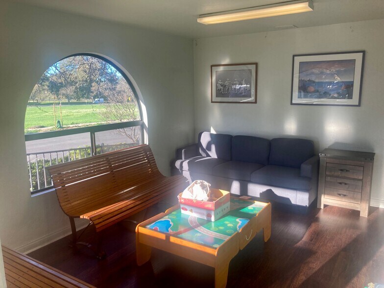 More Photos Of 201-207 Church St, Ojai Medical For Lease