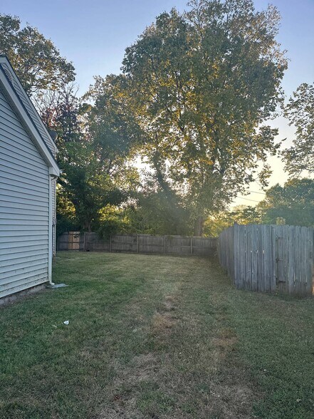 More Photos Of 1844 Benton Blvd, Kansas City Specialty For Lease
