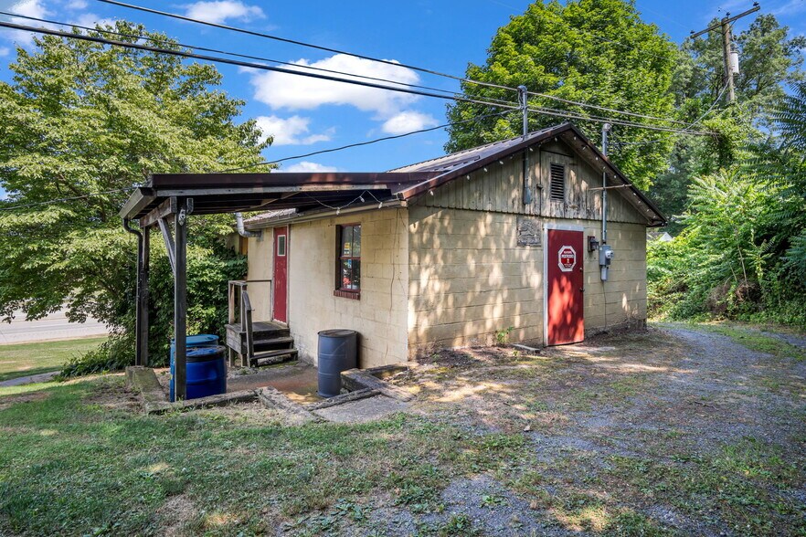 More Photos Of 3 Orchard Rd, Liverpool Winery Vineyard For Sale