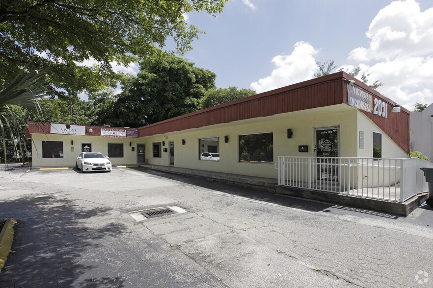 Primary Photo Of 2031 W Oakland Park Blvd, Fort Lauderdale Unknown For Lease