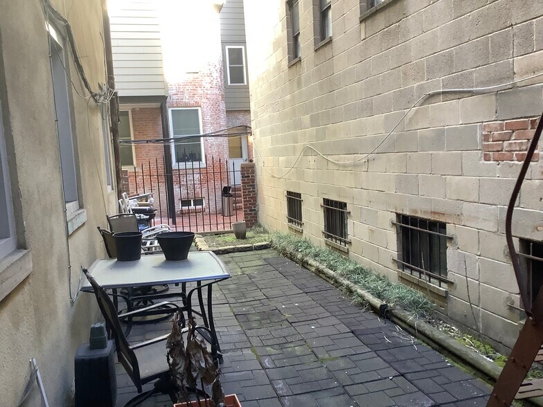 More Photos Of 12 E Pleasant St, Baltimore Office For Sale