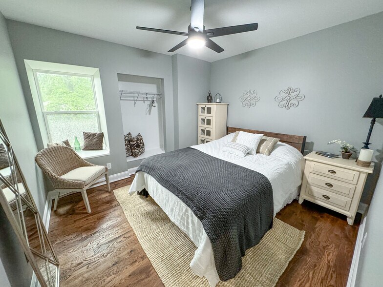 More Photos Of 103 S Jefferson St, Raymore Medical For Sale