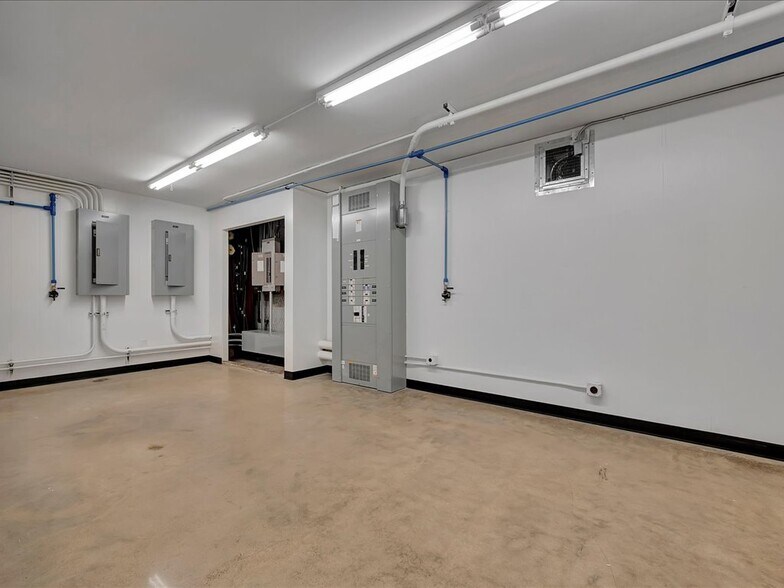 More Photos Of 3804 South St, Nacogdoches Warehouse For Sale