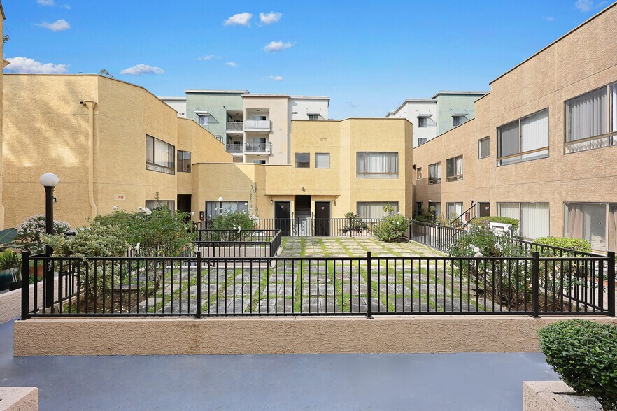 More Photos Of 1818-1826 Vassar St, Glendale Apartments For Sale