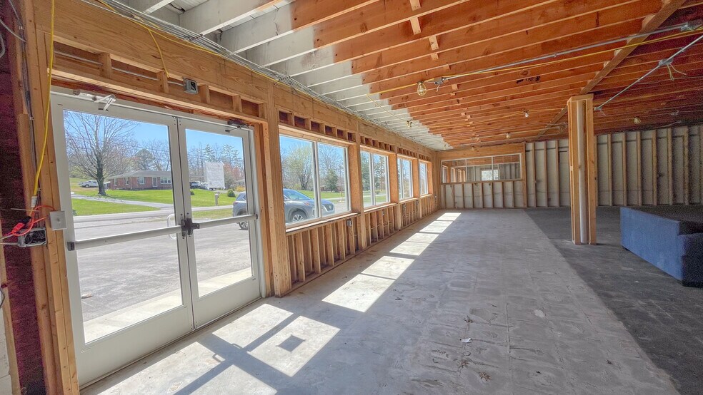 More Photos Of 1870 Old Hodgenville Rd, Campbellsville Flex For Sale