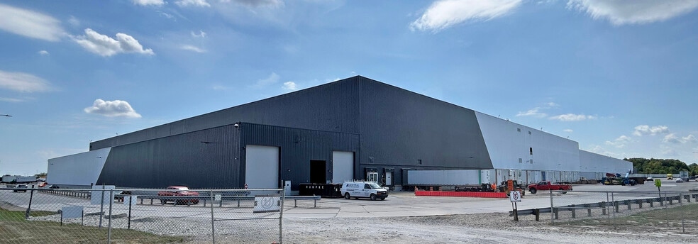 More Photos Of 4545 Fisher Rd, Columbus Distribution For Lease