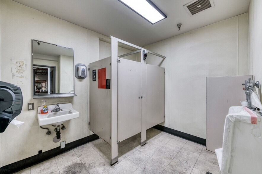 More Photos Of 5333 N Cornelia Ave, Fresno Warehouse For Sale