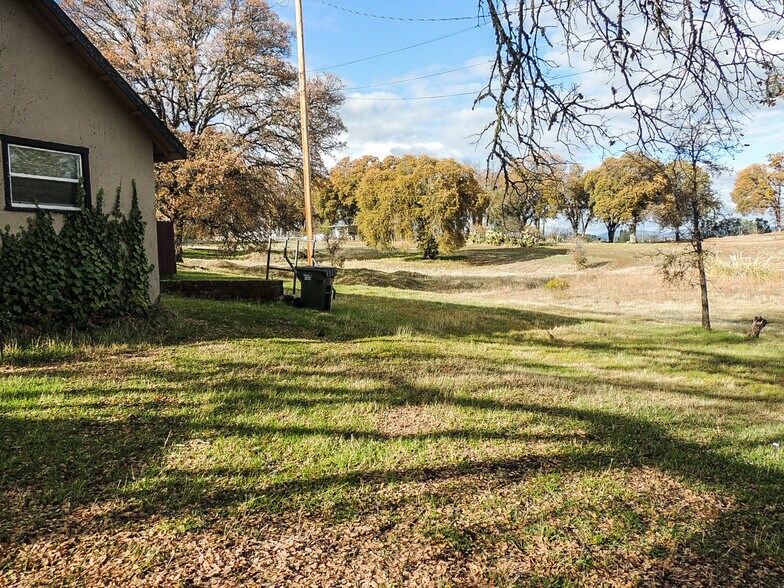 More Photos Of 1329 Todd Rd Ext, Lakeport Flex For Sale