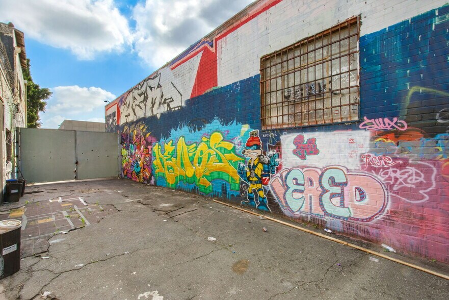 More Photos Of 236 W 18th St, Los Angeles Warehouse For Lease