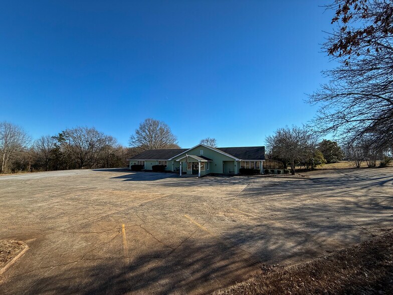 More Photos Of 619 Oakland Rd, Spindale Restaurant For Lease