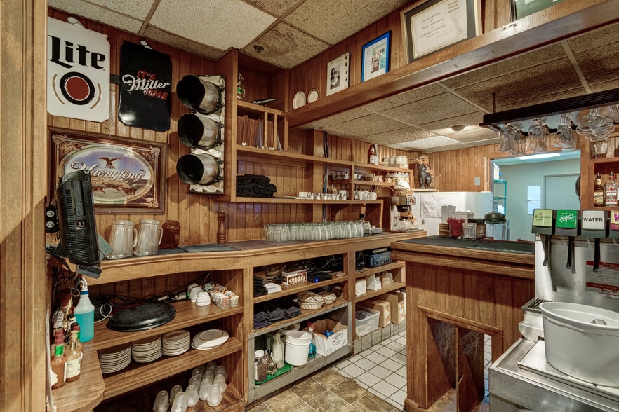 More Photos Of 1702 Park Hill Dr, Gainesville Restaurant For Sale