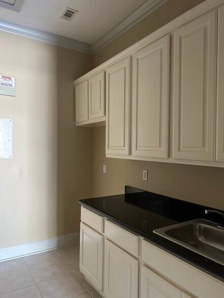 More Photos Of 12820 Willow Centre Dr, Houston Medical For Lease