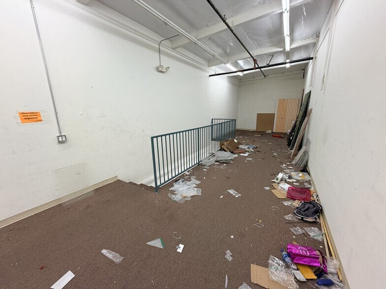 More Photos Of 951 Crocker St, Los Angeles Storefront Retail Office For Lease