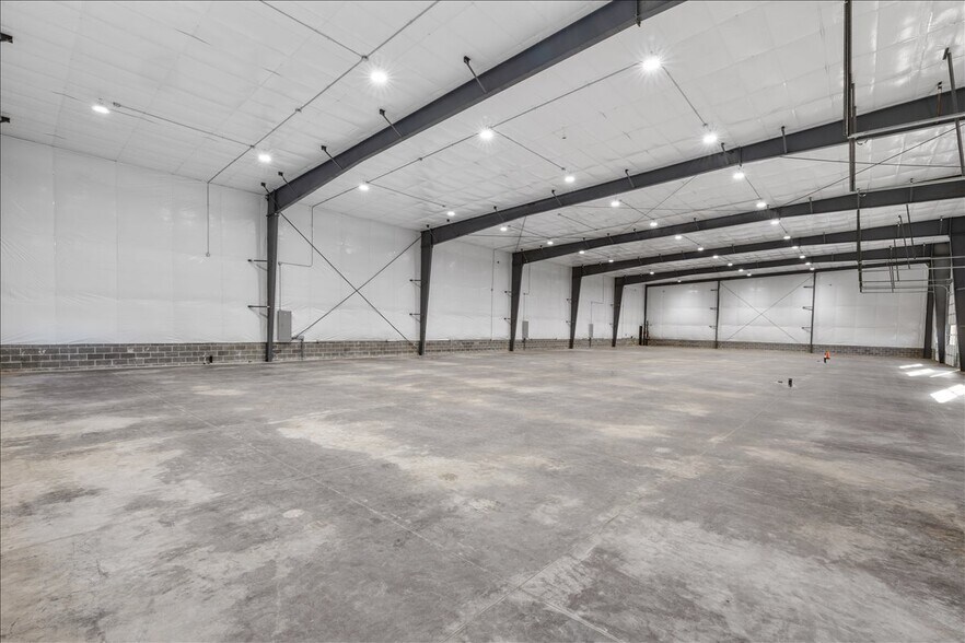 More Photos Of 167 Bateman Dr, Medford Light Manufacturing For Lease