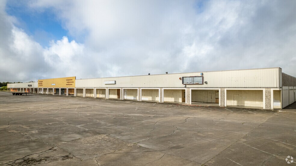 More Photos Of 3500 Avenue F, Bay City Storefront For Sale