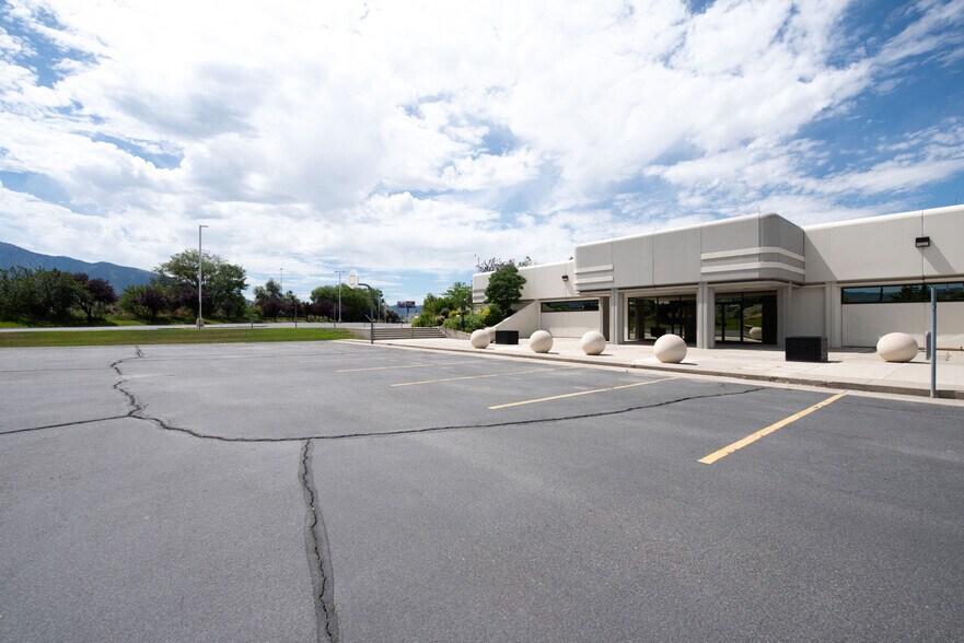 More Photos Of 8475 S Sandy Pky, Sandy Office For Sale