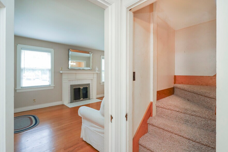 More Photos Of 103 Bass Dr, Columbia Flex For Sale