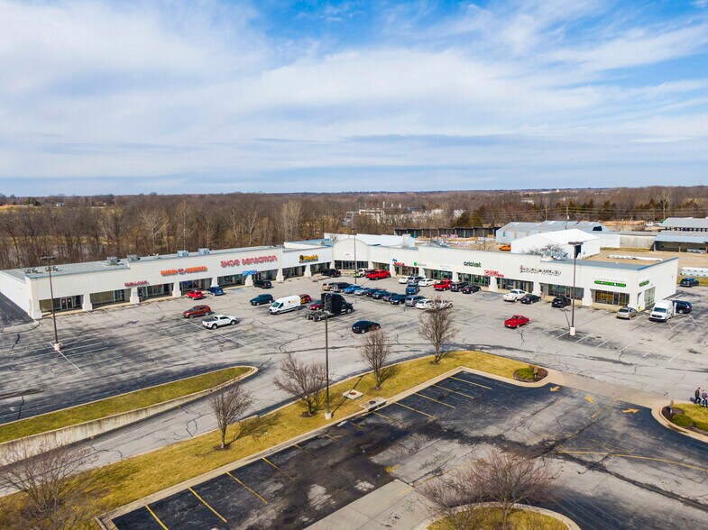 More Photos Of 1705-1877 N Bluff St, Fulton Unknown For Lease