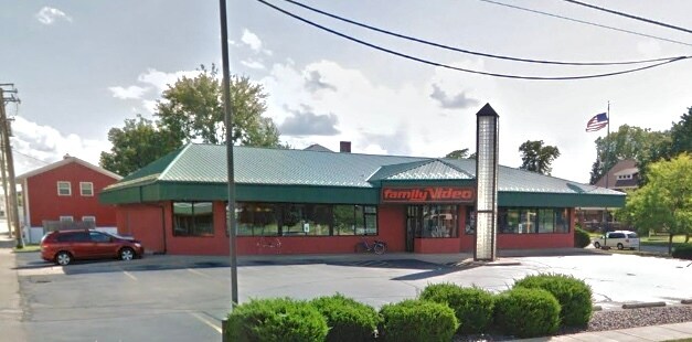 More Photos Of 103 E Kent St, Streator Freestanding For Lease