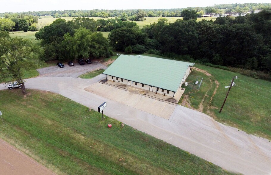 More Photos Of 37252 US Highway 69 N, Jacksonville Veterinarian Kennel For Sale