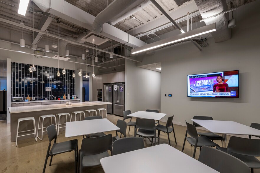 More Photos Of 12515 Research Blvd, Austin Unknown For Lease