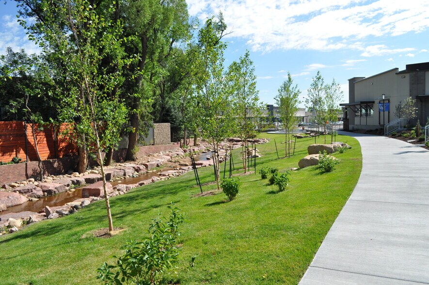 More Photos Of 100 E Cheyenne Rd, Colorado Springs Storefront For Lease