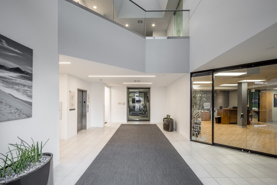 More Photos Of 2100 W Orangewood Ave, Orange Office For Lease