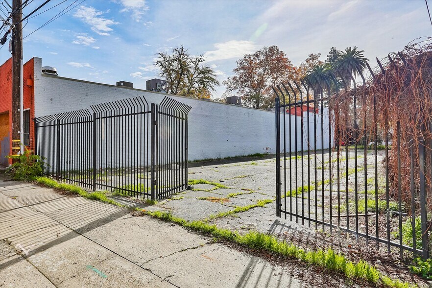 More Photos Of 1517 E St, Sacramento Land For Sale