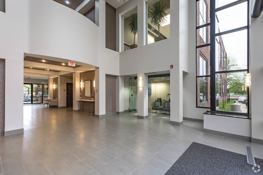 More Photos Of 38505 Country Club Dr, Farmington Hills Office For Lease