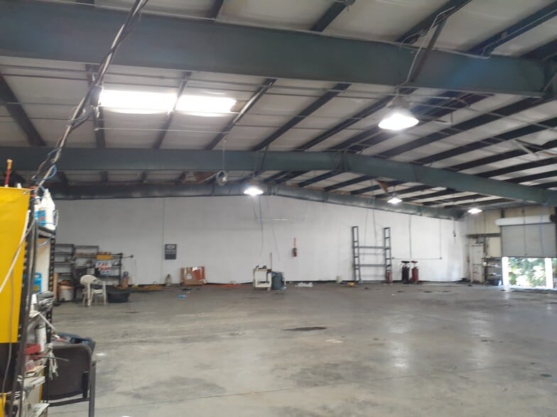 More Photos Of 12340 66th St, Largo Manufacturing For Lease