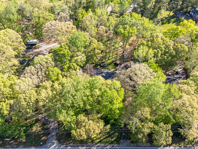 More Photos Of 1304 NE Main St, Simpsonville Office For Sale