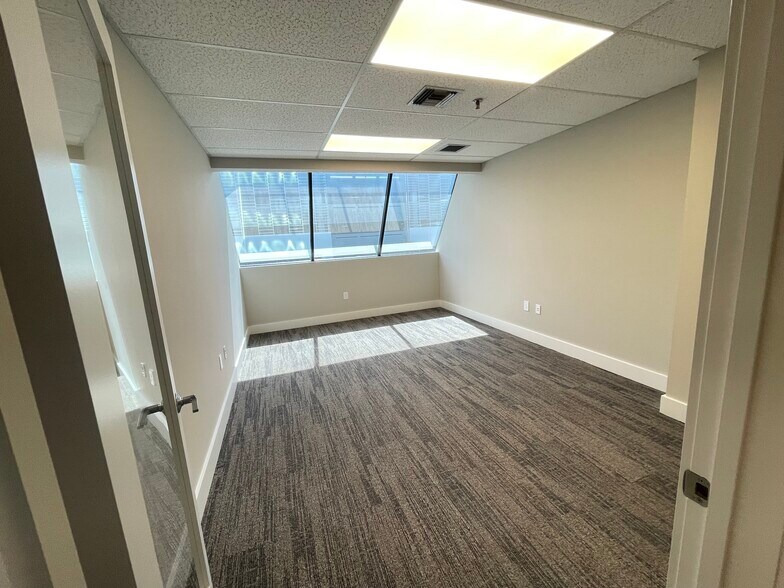 More Photos Of 633 S Andrews Ave, Fort Lauderdale Office For Lease