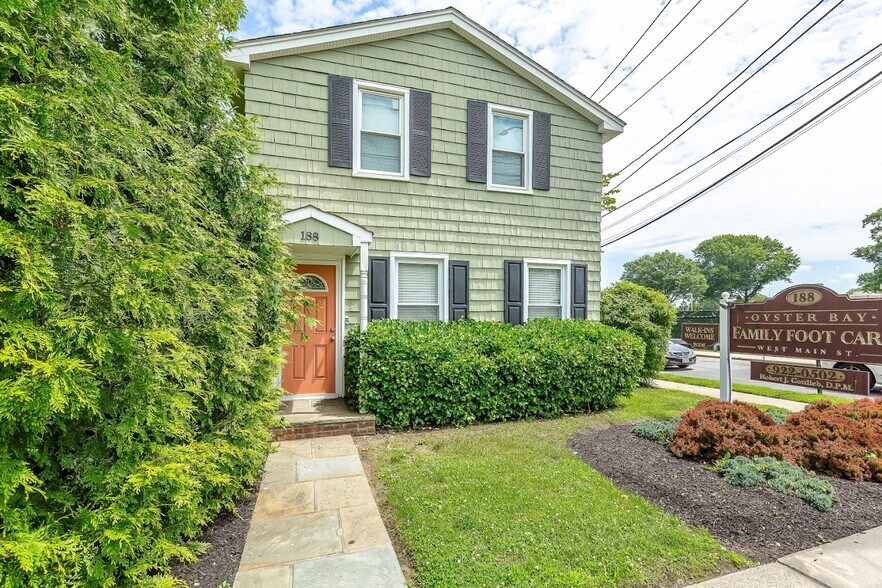More Photos Of 188 W Main St, Oyster Bay Medical For Sale