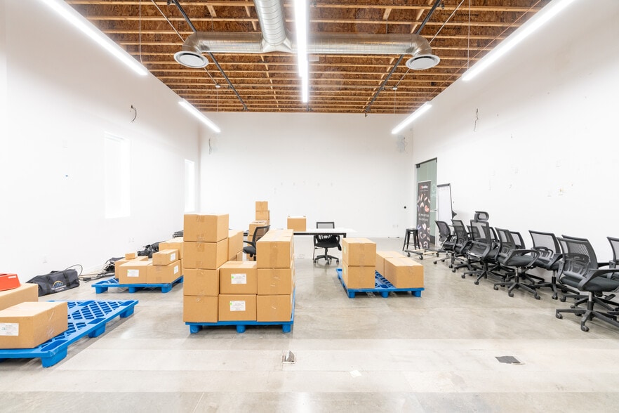 More Photos Of 2710 Media Center Dr, Los Angeles Research And Development For Lease