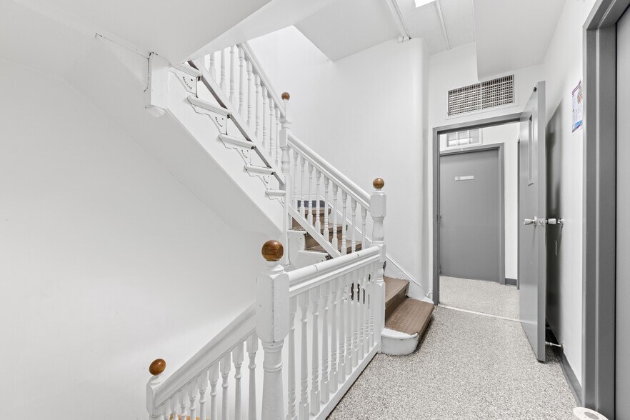 More Photos Of 21 W 25th St, Baltimore Office For Sale